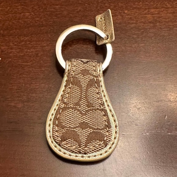 Coach - Signature C Teardrop Keyfob - Picture 1 of 4